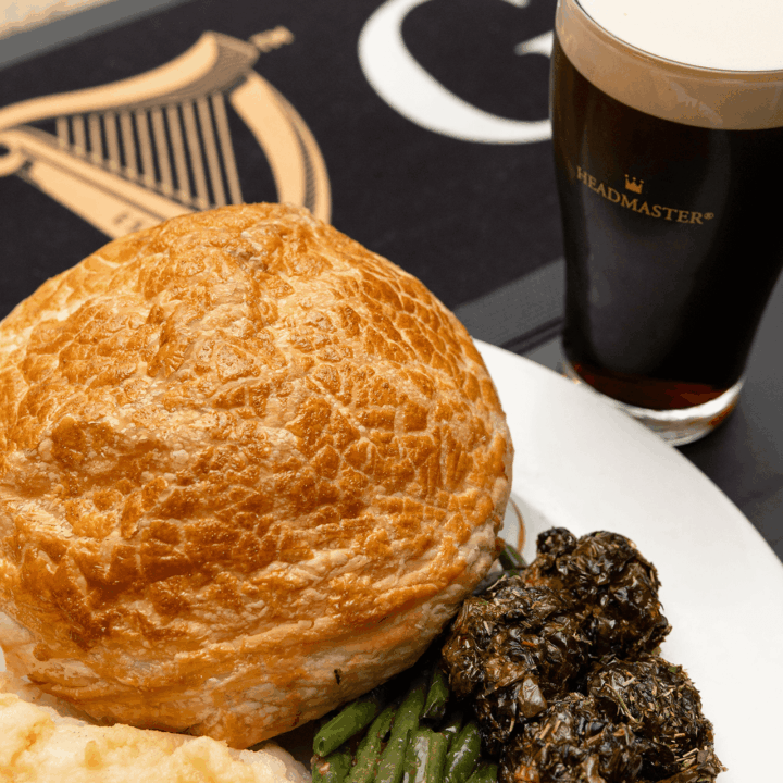 Mount Kembla Village Hotel Diner - Guiness & Pot Pie