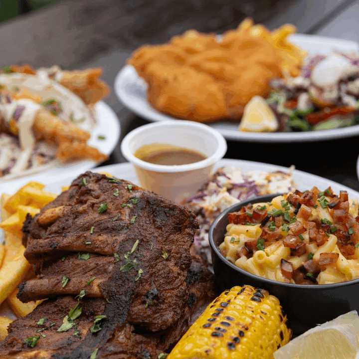 Mount Kembla Village Hotel Diner - Meals